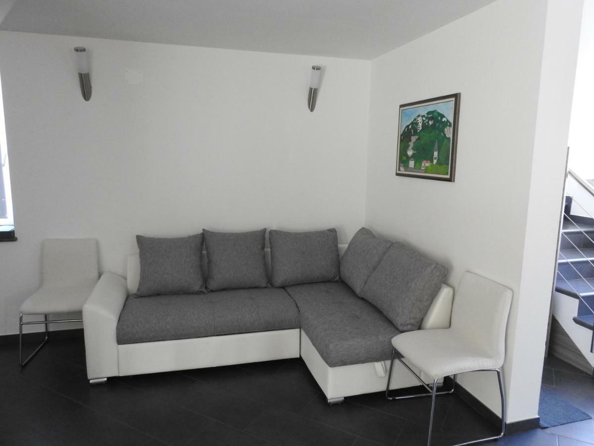 Dobravlje Pocitniska Hisa旅馆 外观 照片